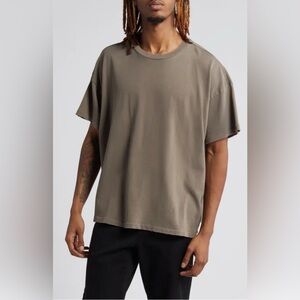 Elwood Oversize Crewneck T-Shirt, Size Medium.